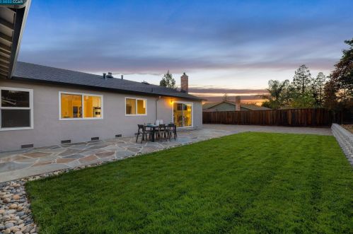 5209 Jomar Dr, Concord CA  94521-2341 exterior