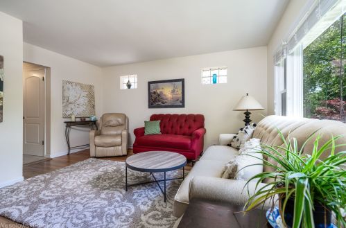 4950 Winona St, Chicago, IL 60630-2437