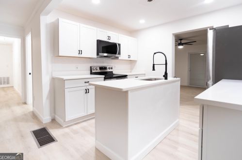 680 Valleyview Dr, Forest Park, GA 30297-3038