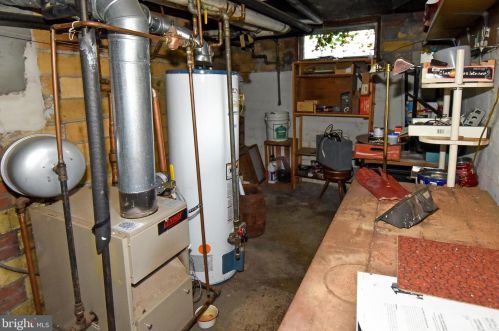 2013 Glen Ross Rd, Silver Spring MD 20910-2125 exterior