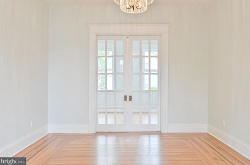90 Holly Ave, Pitman NJ  08071-1249 exterior
