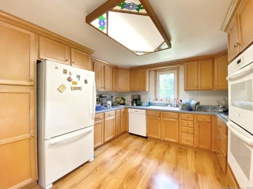 10 Arbor Ct, Norwalk, CT 06854-3406