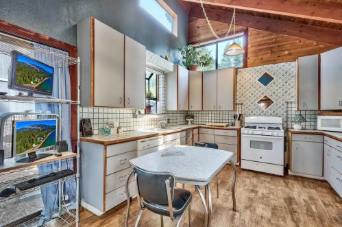 14567 Royal Way, Truckee CA  96161-1140 exterior