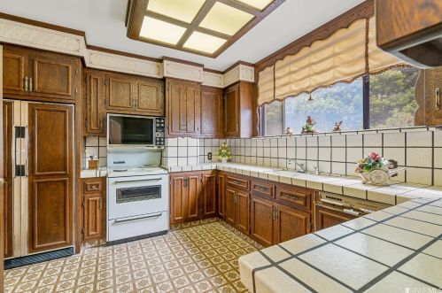 2698 19th Ave, San Francisco, CA 94116-3010