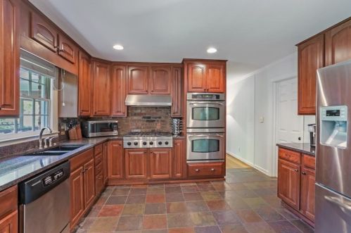 4670 Huntley Dr, Atlanta GA  30342-2728 exterior