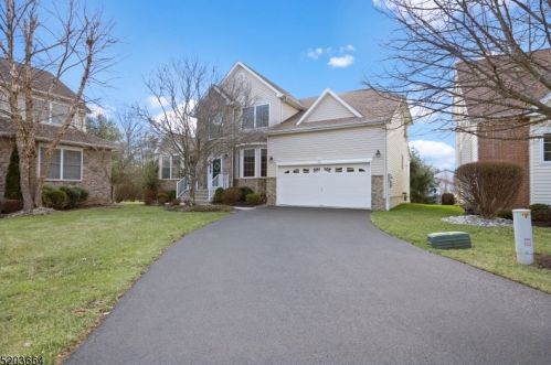15 Higgins Ct, Flemington, NJ 08822-6829