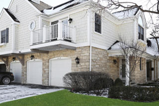 204 Racquet Club Ct, Oak Brook IL  60521-4917 exterior