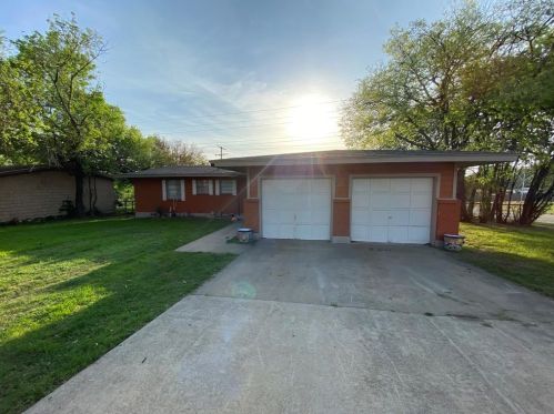 3720 Slade Blvd, Fort Worth, TX 76116-6947