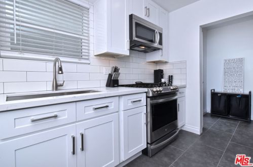 15220 Morrison St, Van Nuys CA  91403-1503 exterior