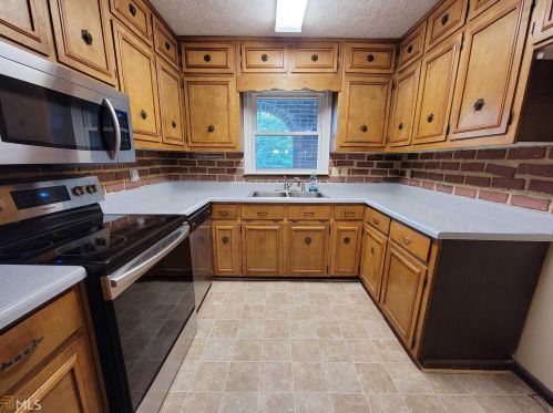 106 Parkwood Dr, Stockbridge, GA 30281-3437