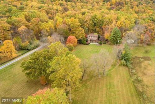 10396 Twisted Oak Ln, Marshall, VA 20115-2753