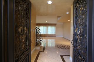 2567 Flintridge Dr, Glendale CA  91206-1034 exterior