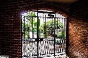 772 Front St, Philadelphia PA 19147-3501 exterior