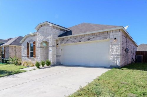 5820 Mirror Ridge Dr, Fort Worth TX  76179-7225 exterior