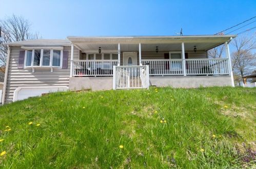 242 Gravel St, Meriden CT  06450-4612 exterior