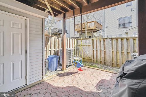 2419 Dew Meadow Ct, Herndon VA  20171-3079 exterior
