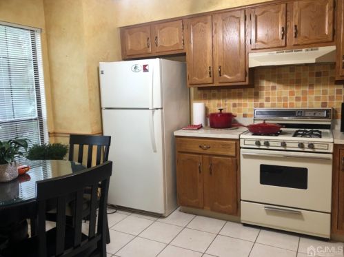4302 Cricket Cir, Edison, NJ 08820-4242