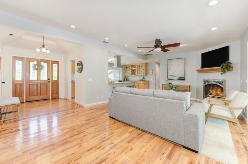 5816 Hoffman Ln, Fair Oaks, CA 95628-2613