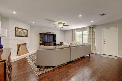 307 Cloudview Dr, Austin TX  78745-5616 exterior
