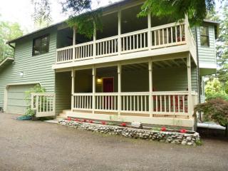 20627 Mainland View Pl, Suquamish, WA 98392-9567