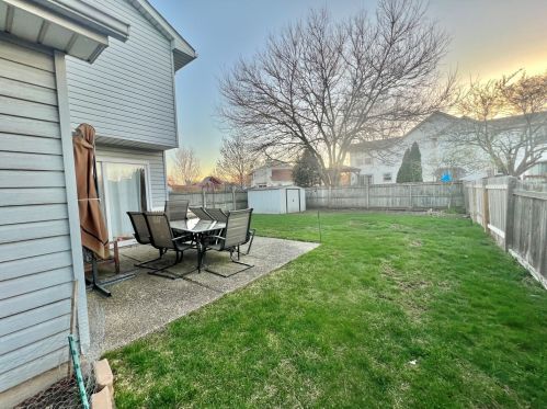 1122 Bradbury Cir, Carol Stream IL  60188-3903 exterior