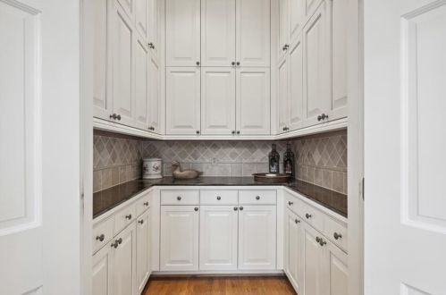 1041 Farmington Ln, Atlanta GA  30319-2811 exterior