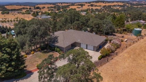 6200 Nine Oaks Rd, Valley Springs, CA 95252-9626