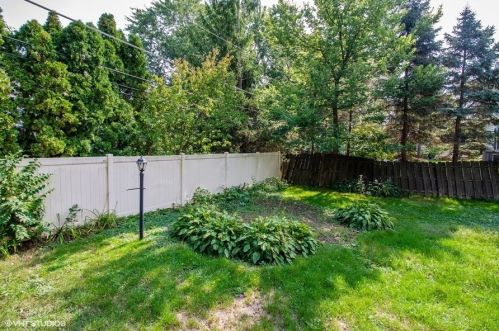 201 Walker Ave, Willowbrook IL 60514-1342 exterior