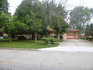905 Grand Blvd, Joliet, IL 60436-1549