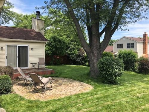 340 Checker Dr, Buffalo Grove IL  60089-1642 exterior