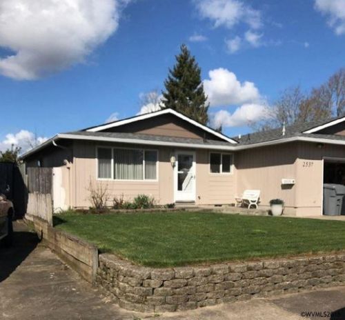 2537 23 Ave, Albany OR  97322-5322 exterior