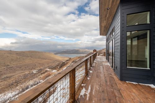 182 Valley View Ave, Hoytsville UT 84017-5533 exterior