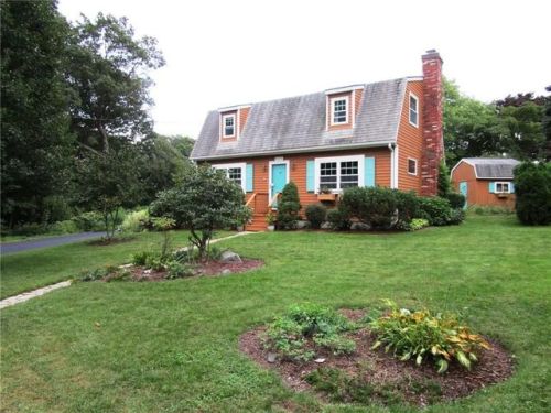 18 Sunview St, Lincoln, RI 02865-1515