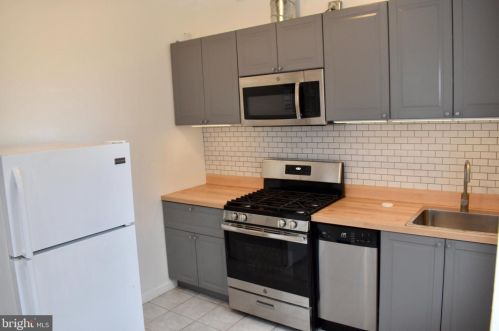 1721 18th St, Philadelphia, PA 19145-2149