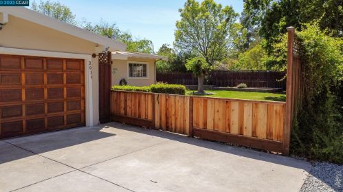 2031 Hoover Ave, Concord CA  94523-4621 exterior