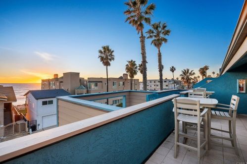 910 Pacific St, Oceanside, CA 92054-5017