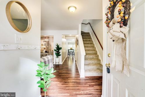 2187 Pond View Ct, Herndon, VA 20191-3847