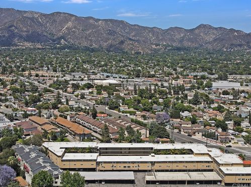 3220 Altura Ave, Glendale CA 91214-3300 exterior