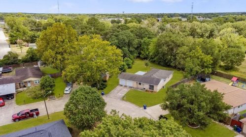 521 Gardenia St, Angleton TX 77515-4865 exterior