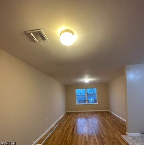 671 Hunterdon St, Newark, NJ 07108-1836