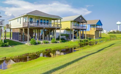 25123 Sausalito Dr, Galveston, TX 77554-6909