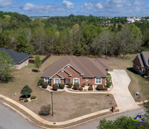 400 Downing Cir, Kathleen, GA 31047-3103