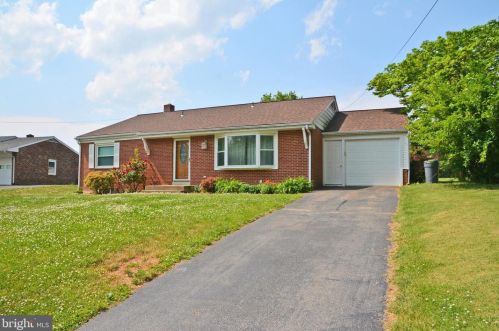58 Tennyson Dr, Lancaster, PA 17602-3928