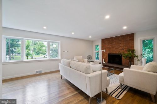 150 Loomis Ct, Princeton NJ  08540-3439 exterior