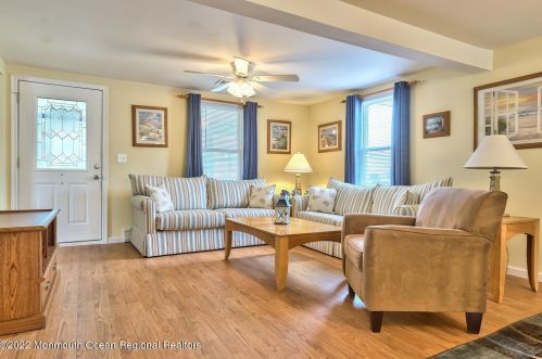 126 Elizabeth Ave, Lavallette NJ  08735-2617 exterior