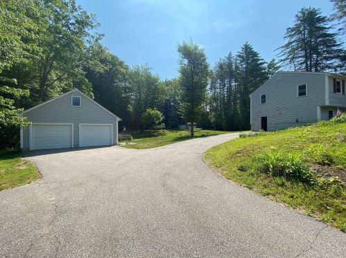 88 Tanglewood Dr, Henniker, NH 03242-3149