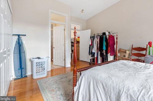 2023 Christian St, Philadelphia, PA 19146-1338