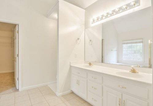 4800 Highland Lk Dr, Atlanta GA  30349-3913 exterior