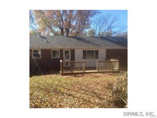 304 Lakeside Dr, Godfrey IL  62035-1918 exterior