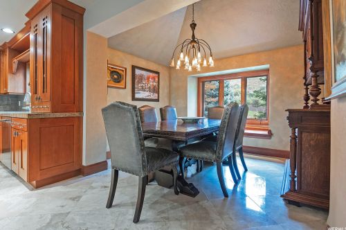 10188 Dimple Dell Ln, Sandy UT 84092-4505 exterior